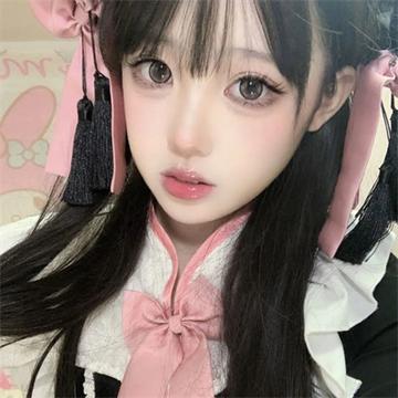 A very beautiful and super elegant girl profile picture, a very aesthetic and artistic girl profile picture